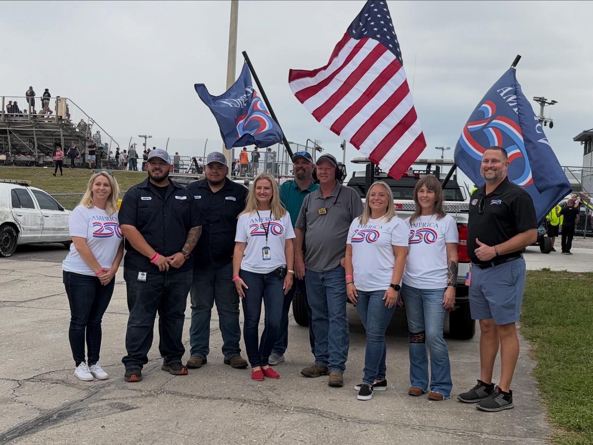 MyFDOT_SWFL's tweet image. Let &apos;er rip on safety! 🚗  If you&apos;re craving speed, hit the track, not the streets. The #FreedomFactory is the perfect spot to unleash the need for speed and ensure everyone gets home safe. 🏁 Thanks for having us, #CleetusMcFarland #TargetZero