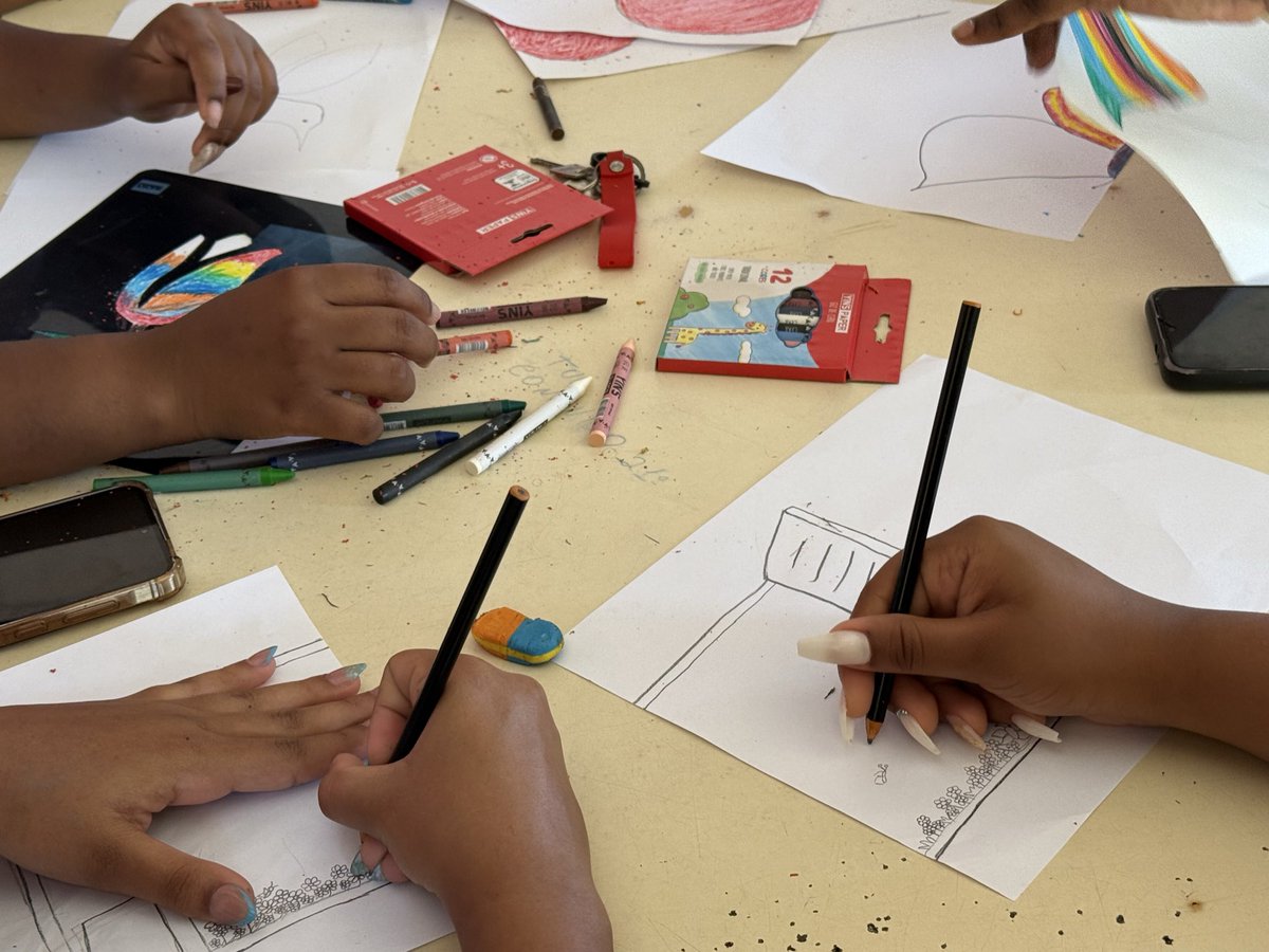 sena_operario's tweet image. Mãos em ação 
Linguagem desenho

#arte #educação #art #pronascijuventude