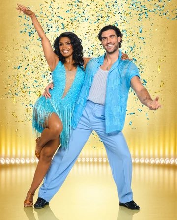MyGift1994's tweet image. Strictly bottom 2
Ross and Balvinder bottom 2
Ross and Jowita left
Not surprised by this result, Balvinder is dull as dishwater #StrictlyComeDancing #Strictly #StrictlySpoiler