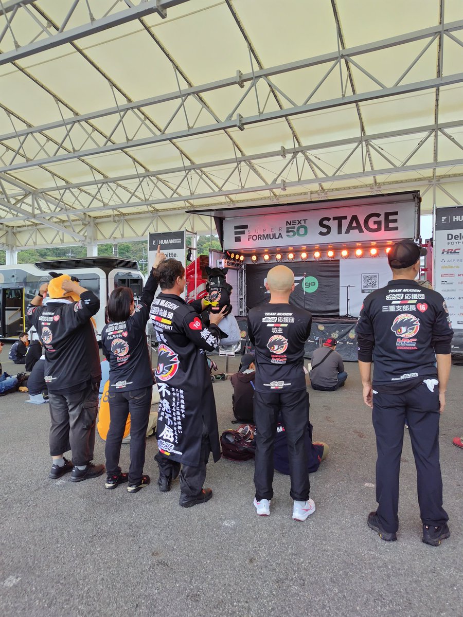 kanamedama16's tweet image. 無限応援団！
オープニングステージ集合😂
#SFormula
#スーパーフォーミュラハロウィン🎃