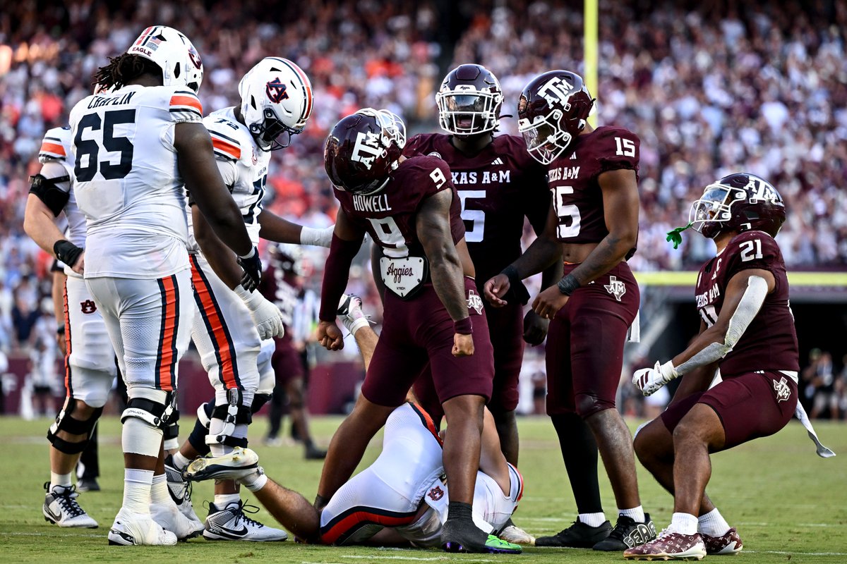 Rob__Paul's tweet image. A 2026 NFL Draft prospect to watch on each side of the ball for Florida vs. Texas A&amp;amp;M

Florida
O: Austin Barber, OT
D: Tyreak Sapp, DL

Texas A&amp;amp;M
O: KC Concepcion, WR
D: Cashius Howell, EDGE