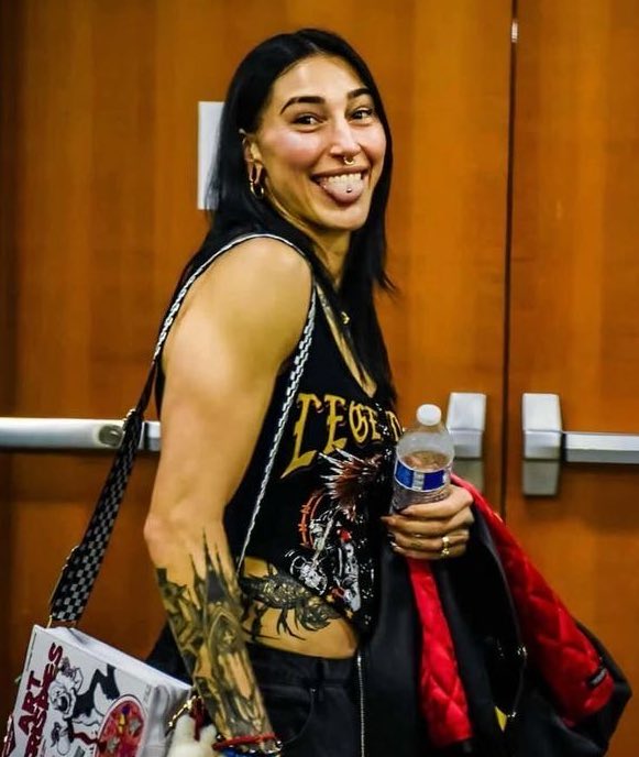 shei94760147657's tweet image. #RheaRipley 🖤