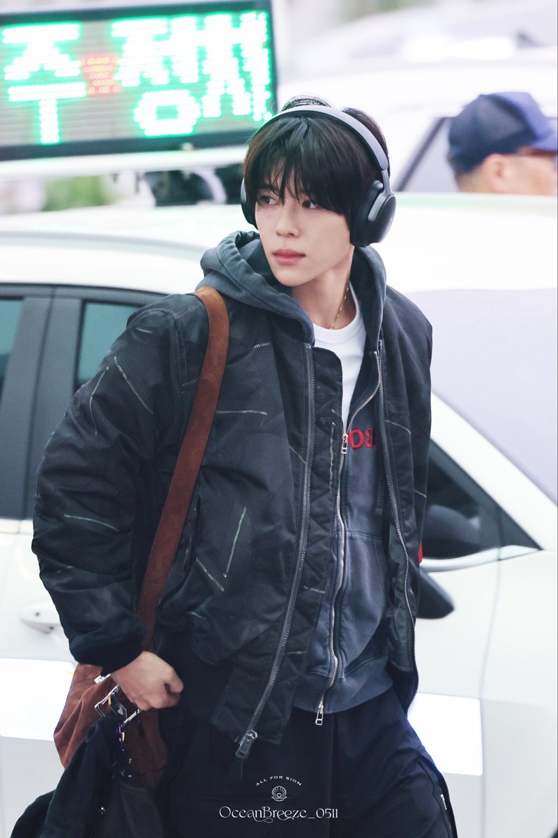 oceanbreeze0511's tweet photo. 251012 ICN
🍁🎧

#시온 #SION #シオン #NCT #NCTWISH #엔시티위시 https://t.co/3kD2pKr85u