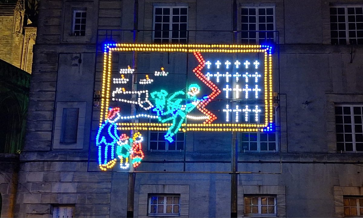 💡Wanneer je nog geen plannen hebt voor deze zaterdagavond: onze lichtjes  van <a href="/Lichtjesroute/">Lichtjesroute</a> #Eindhoven branden tot 23.30 uur! #nogeendaggenieten 💡