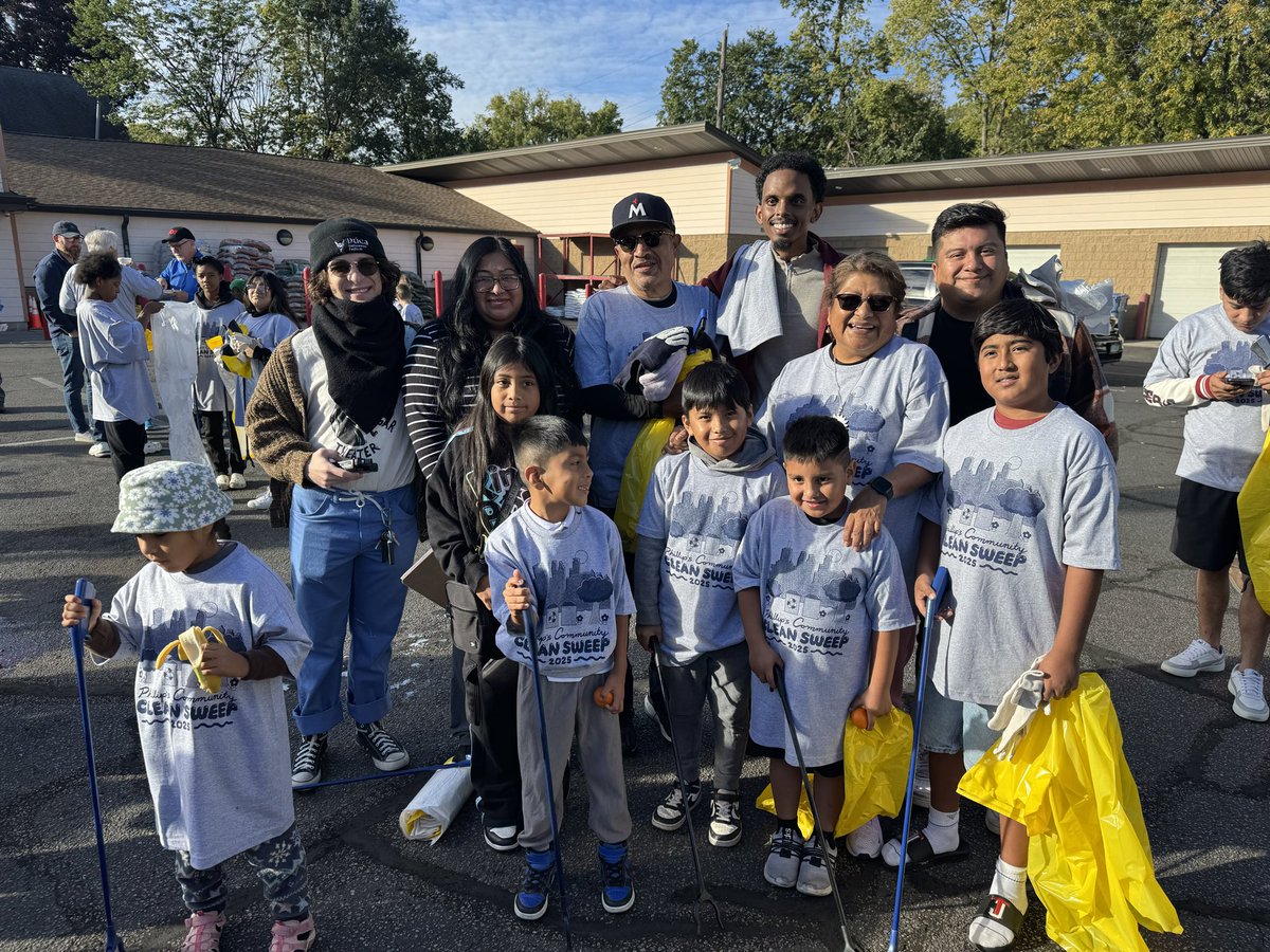 JChavezMpls's tweet image. We had a great time at the 23rd Annual Phillips Clean Sweep with @OmarFatehMN. This important event helps community come together to clean, connect, and celebrate our vibrant community.