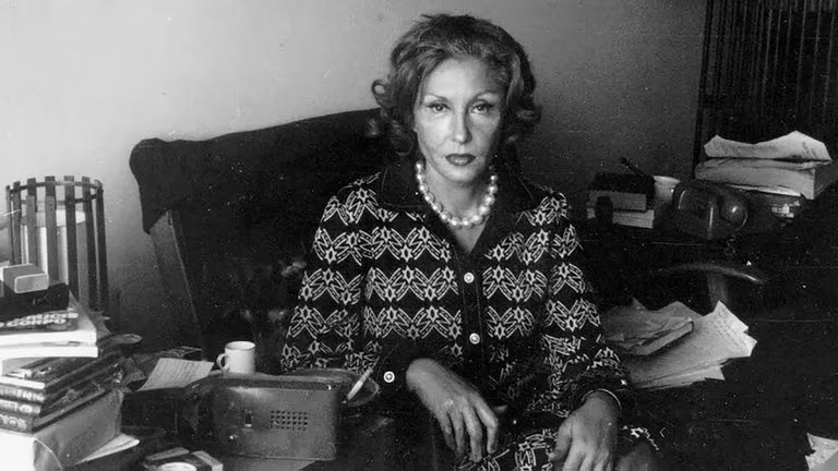 "Escribo como si quisiera salvarle la vida a alguien. Probablemente la mía. La vida es una especie de locura que produce la muerte. Larga vida a los muertos, porque vivimos en ellos".

Clarice Lispector