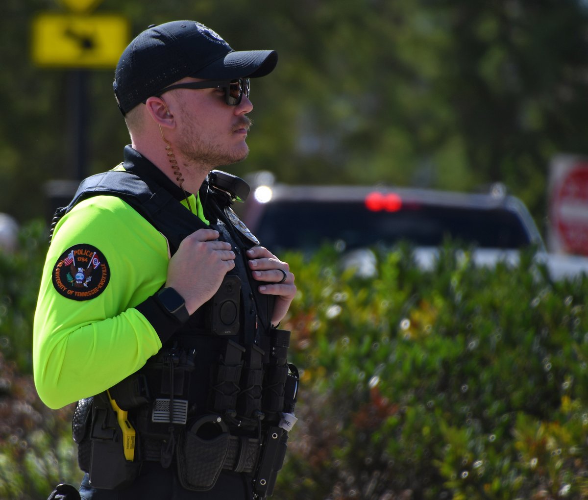 UTPolice's tweet image. We are closing in on kick-off!
Our officers & partner agencies are in high-vis attire so you can easily spot us if you need help — we’re here for you! Have a great and safe time cheering for @Vol_Football today! #govols