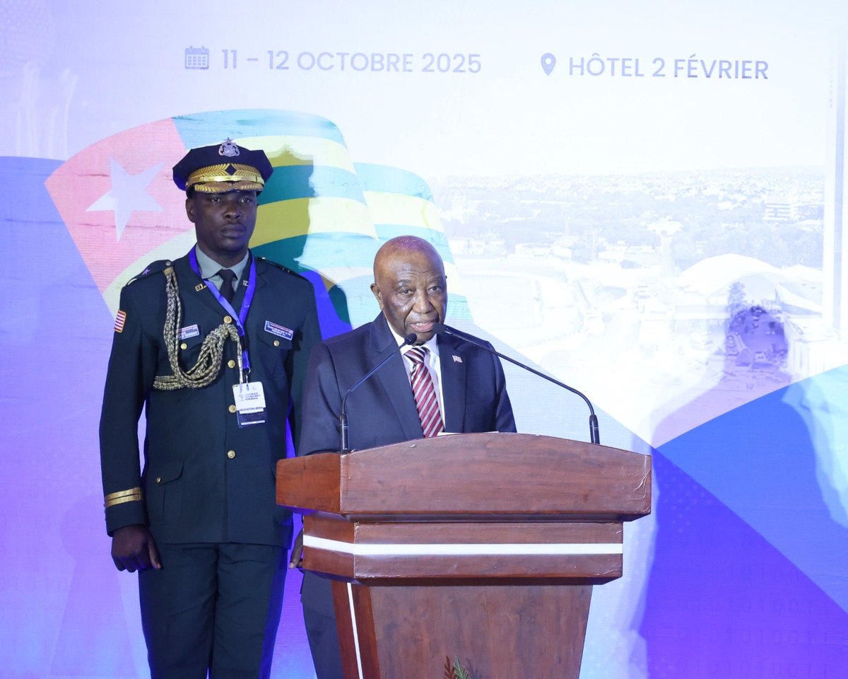 FEGnassingbe's tweet image. J’ai présidé ce jour, en présence de SEM. Joseph BOAKAI, Président du Libéria, et de M. Olusegun OBASANDJO, ancien Président de la République fédérale du Nigeria, les travaux de la deuxième édition du Forum de Lomé sur la Paix et la Sécurité, un espace de dialogue stratégique…