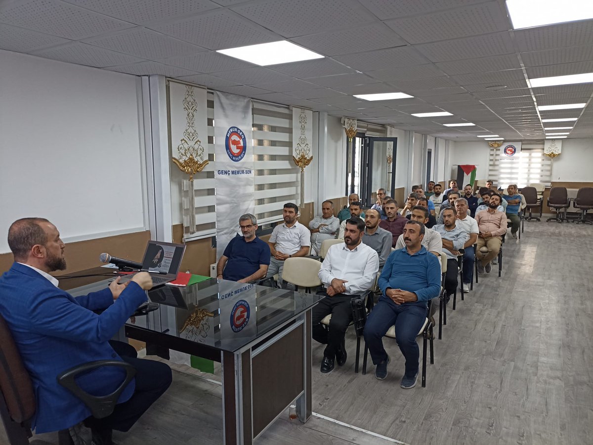 Geçmişten Günümüze Filistin Meselesi ve Aksa Tufanı Semineri Gerçekleştirildi 
Aksa Tufanı yıldönümünde Artuklu Üniversitesi Dr.Ögr.Üyesi Huzeyfe ELHATİB hocamızın konuşmacı olduğu ' Aksa Tufanı 'seminerimizi gerçekleştirdik.
Kıymetli konuşmaları için hocamıza teşekkür ederiz.