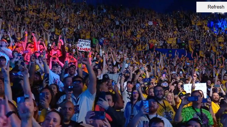 Punko_01's tweet image. Pinches australianos, se pusieron de acuerdo para todos ponerse la camiseta color patito del Peacemaker 🥴☝️
#WWECrownJewel