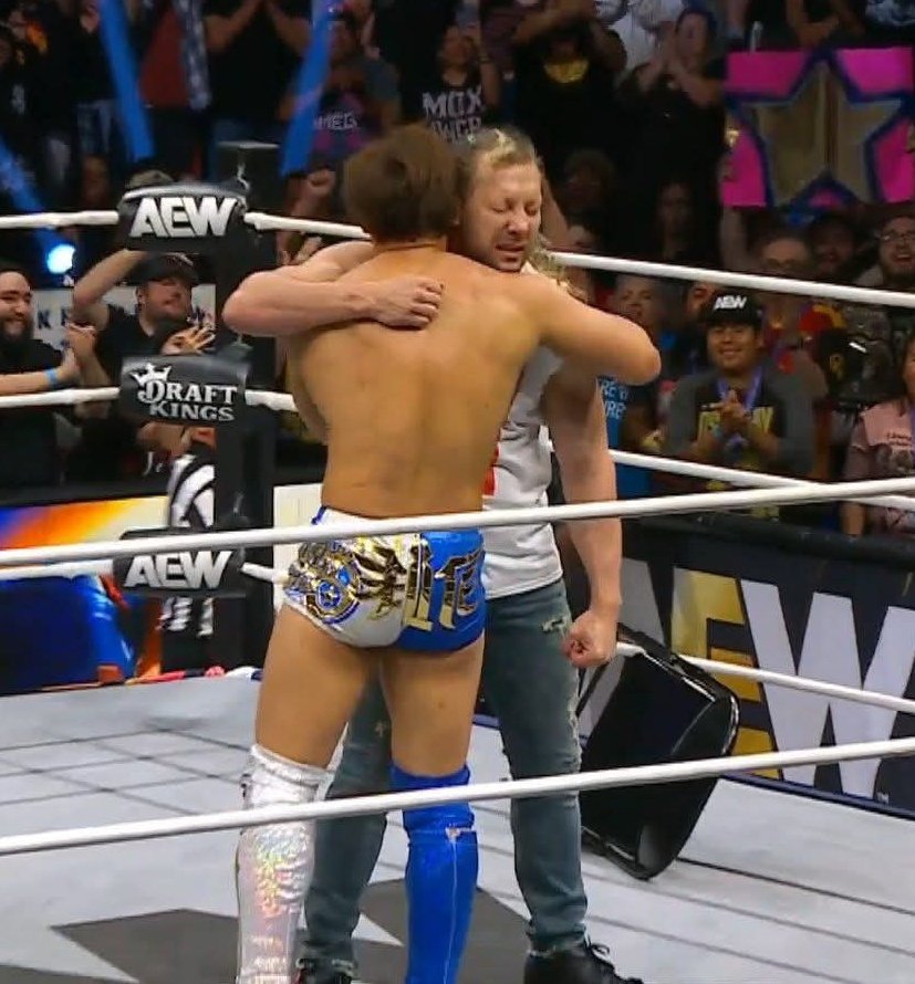 alt_Vincey's tweet image. Everything is a golden lovers reference if you look hard enough
