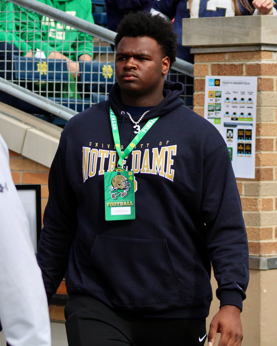 .<a href="/Rivals/">Rivals</a> No. 1 OL in the 2027 class, Albert Simien of Lake Charles (La.) Sam Houston, on his Notre Dame visit ☘️

📸 <a href="/ByKyleKelly/">Kyle Kelly</a> 

on3.com/teams/notre-da…