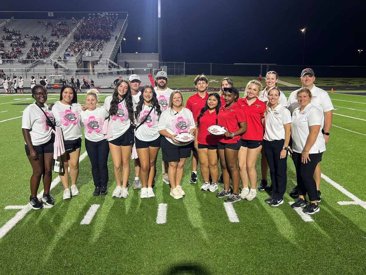 𝑯𝒚𝒅𝒓𝒂𝒕𝒊𝒐𝒏 𝑯𝒆𝒓𝒐𝒆𝒔 💦

Thanks to Dave Campbell's Texas Football and BODYARMOR for honoring both Royse City Sports Medicine  and Tyler Legacy training staffs for their dedication to keeping players and coaches hydrated. 
#oneRC