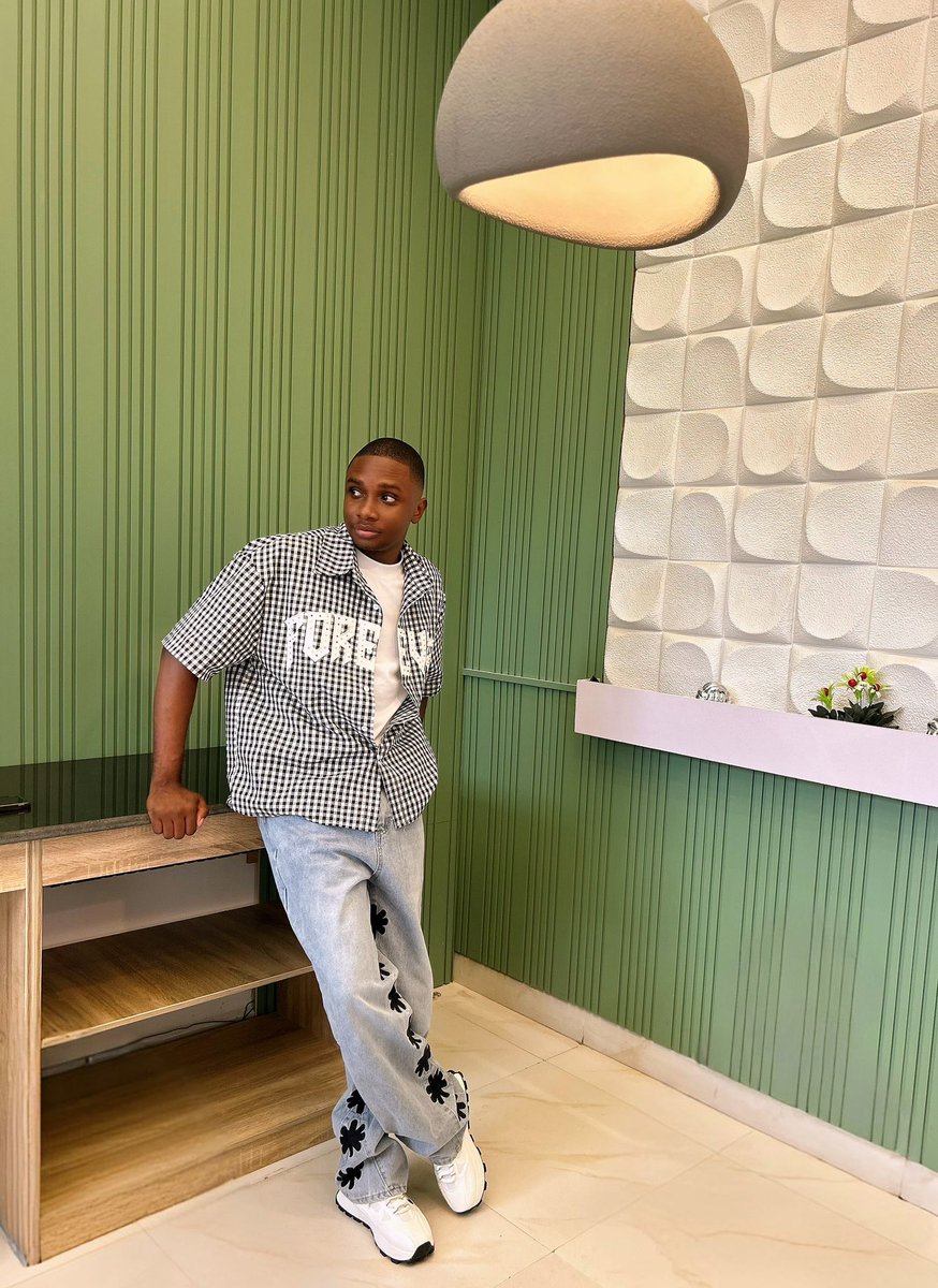 DavidoHeir's tweet image. Davido fan                            ??