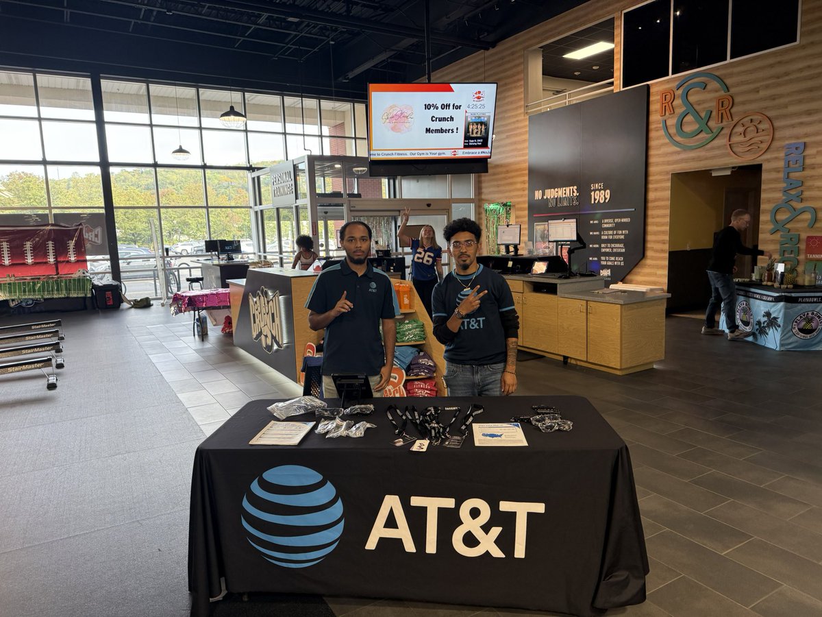 DuwayneNegron's tweet photo. Table Day At Crunch Fitness 💪🏽 @ATT @LifeAtATT @TheNEStates https://t.co/LT3c3k4lM8