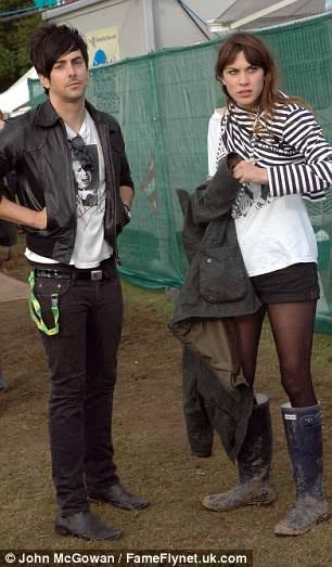 Nerdspringbreak's tweet image. Alexa Chung's team really wiped almost every trace of her dating Ian Watkins from the internet.