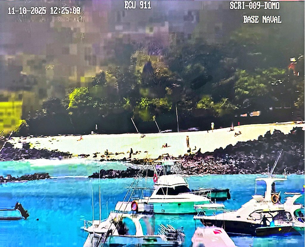 ecu911sambo's tweet image. #Galápagos 

En las playas de #SanCristóbal e #Isabela se mantiene monitoreo permanente de las actividades turísticas, mediante cámaras de #VideovigilanciaECU911. 

#ECU911BrindaSeguridadIntegral