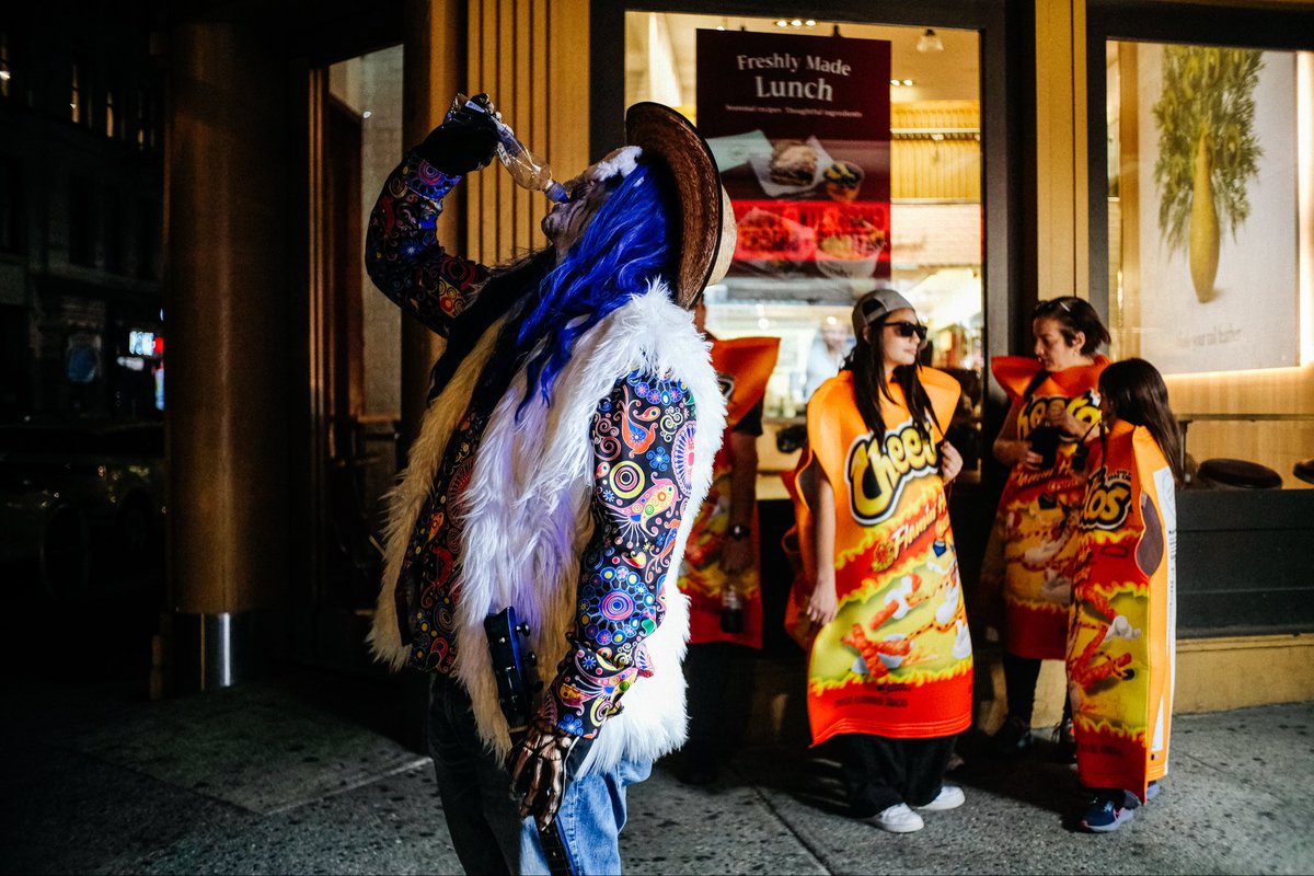 Drinking my life away

#independentmusic #newyorkstreets #partypeople #popartist #indiemusic #weirdo