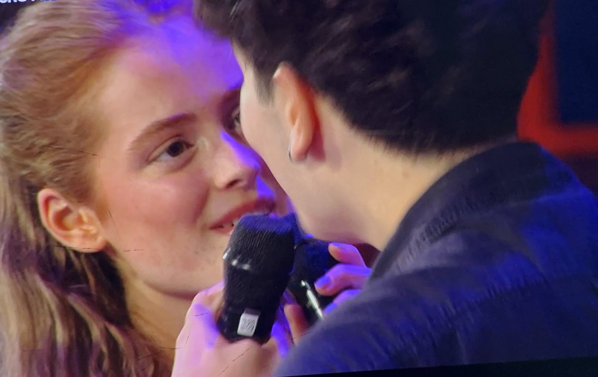 loviswtf's tweet image. - Miss oliva mirándolo con unos ojos que pufff 
- Javier Crespo Crespillo queriéndole comer toda la boca 
- Yo en el Barco que se ha convertido en yate 
#ConexionOT11O #OTDirecto11O