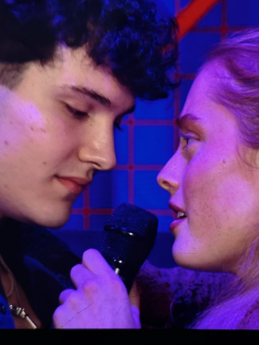 loviswtf's tweet image. - Miss oliva mirándolo con unos ojos que pufff 
- Javier Crespo Crespillo queriéndole comer toda la boca 
- Yo en el Barco que se ha convertido en yate 
#ConexionOT11O #OTDirecto11O