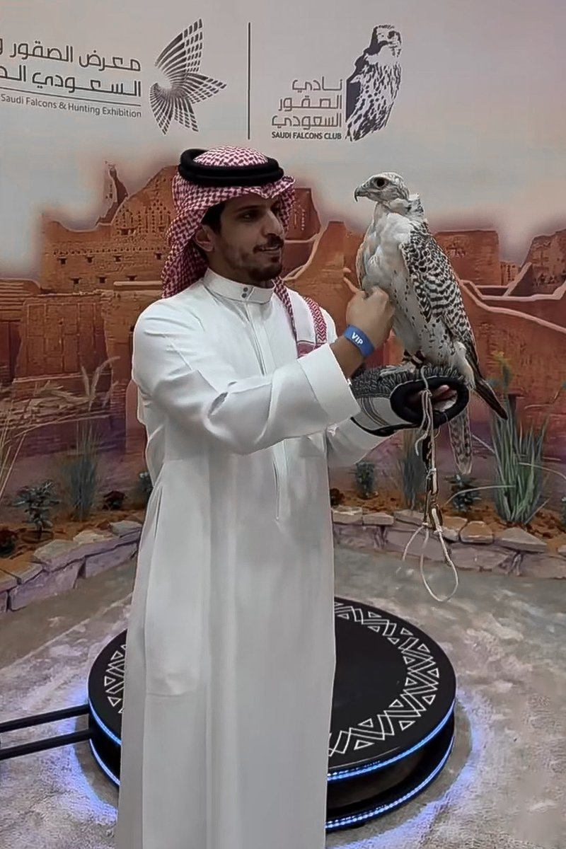 Sbaal0's tweet image. 🤎!
#فهد_الرقاص 
#عالم_يشبهك #معرض_الصقور_والصيد_السعودي_الدولي