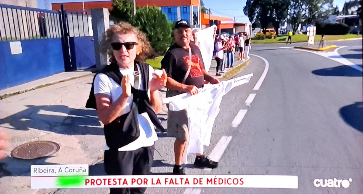 ToponimoGalego's tweet image. #TopónimoDeturpado pola presentadora de @Noticias_Cuatro e polo reporteiro que cubriu a manifa no @concelloRibeira

#Coruña - NON

#TopónimoGalego:
A CORUÑA 
(ver rótulo de @cuatro)