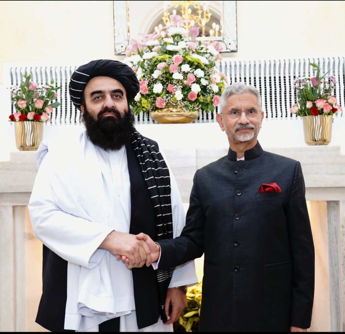 ARYSabirShakir's tweet image. تصویر دیکھ کر بہت افسوس ہوا لیکن یہ تصویر بنوانے میں جعلی سرکار نے دن رات کوشش کی فارم 47 کے جعلی وزیردفاع نے دشمن ہونے تک کا بیان داغا 45 سالہ قربانیاں ضائع کردیں اور بالآخر کامیاب ہوگیے ویژن 2024