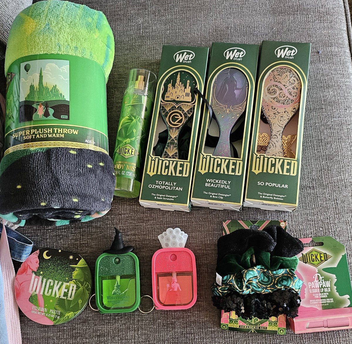 maphinzini's tweet image. i love wicked pt 2 (over consumption's final boss)