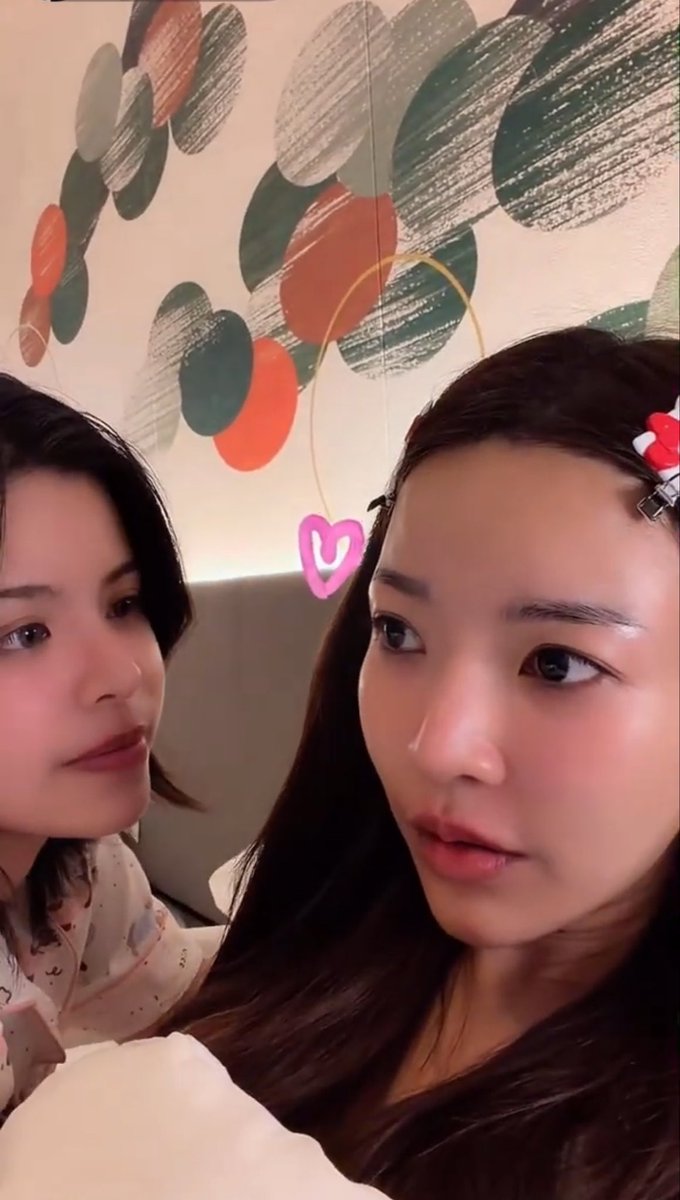 Jen12395170's tweet image. เมษ์ ญดา หนูช่วยตกใจหน่อยลูก เรื่องแฟน ก็ยอมรับ มุไหล่ มุแก้ม หนูก็ไม่ตกใจ ดูชินไปหมด นี่ไม่ไหวๆ นอนไม่หลับละช้านนนนน 

#เฟเมษ์ #FayMay 
#fay_riezz #maywyda