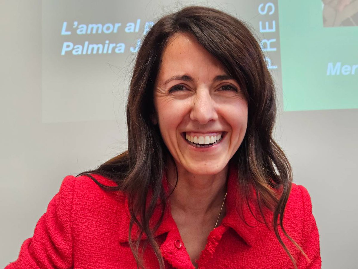 bibliosort's tweet photo. 🗣️ En paraules de Meritxell Nus "Torneu-vos cant" @PagesEditors és un homenatge a les persones que ens han deixat el Pirineu que tenim i a Palmira Jaquetti, que reivindica en el centenari del seu pas pel Pallars, gràcies per presentar el teu llibre a Sort! https://t.co/AvqHegltLq https://t.co/LX7yY9YL5L