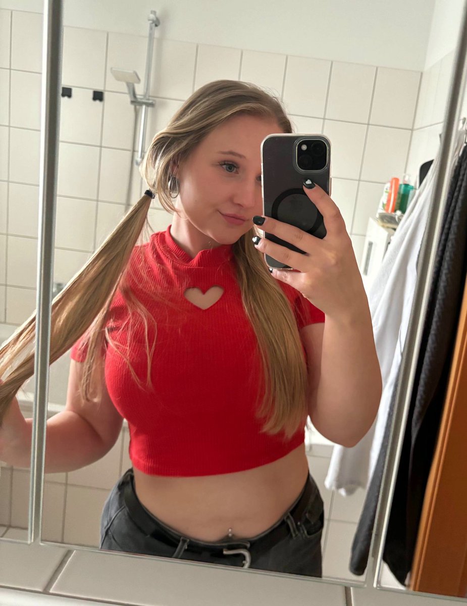 Mia Sofie tweet media