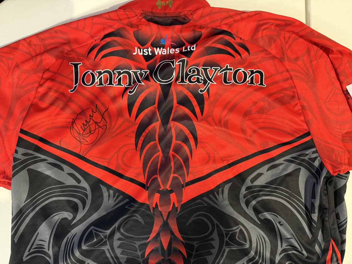 Jonny’s shirt from last night. Signed front and back. These don’t come up often. We have a starting bid of £150. DM me with any bids 🎯🎯🎯