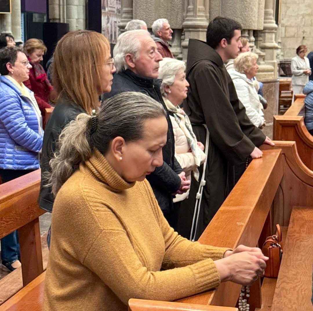 Lo que parecía imposible parece que es posible en Gaza y puede serlo posible también en Ucrania, en Nigeria, en Sudan y en muchas zonas de guerra. Gracias a los cientos de personas que han secundado en Vitoria la llamada del Papa León XIV para rezar el Rosario por la Paz.
