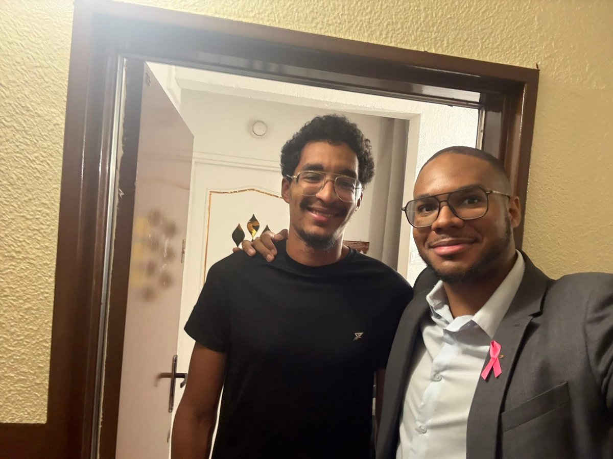 Hier soir, peu avant 21h, un incendie s’est déclaré au 5ᵉ étage du 45 rue Michelet.

Avant même l’arrivée des secours, une patrouille de la <a href="/PoliceNationale/">Police nationale</a>, qui passait à proximité, s’est arrêtée en voyant les flammes.
Composée d’une femme et de trois hommes, cette brigade a