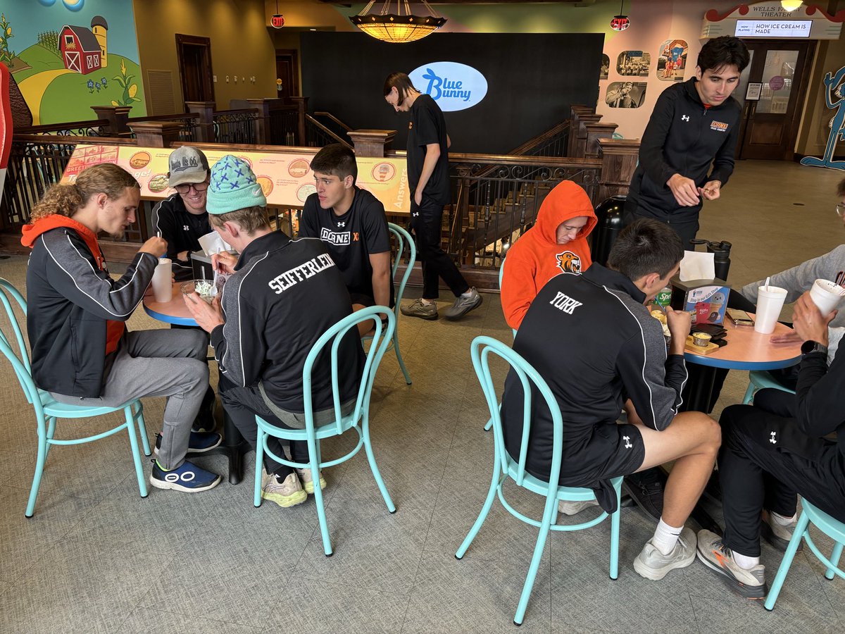 Scoop_DoaneTF's tweet photo. After some terrific performances at the #DordtInvite, we definitely earned a trip to the Wells Blue Bunny Ice Cream Museum! #DoaneXC https://t.co/BjoYl4DanW
