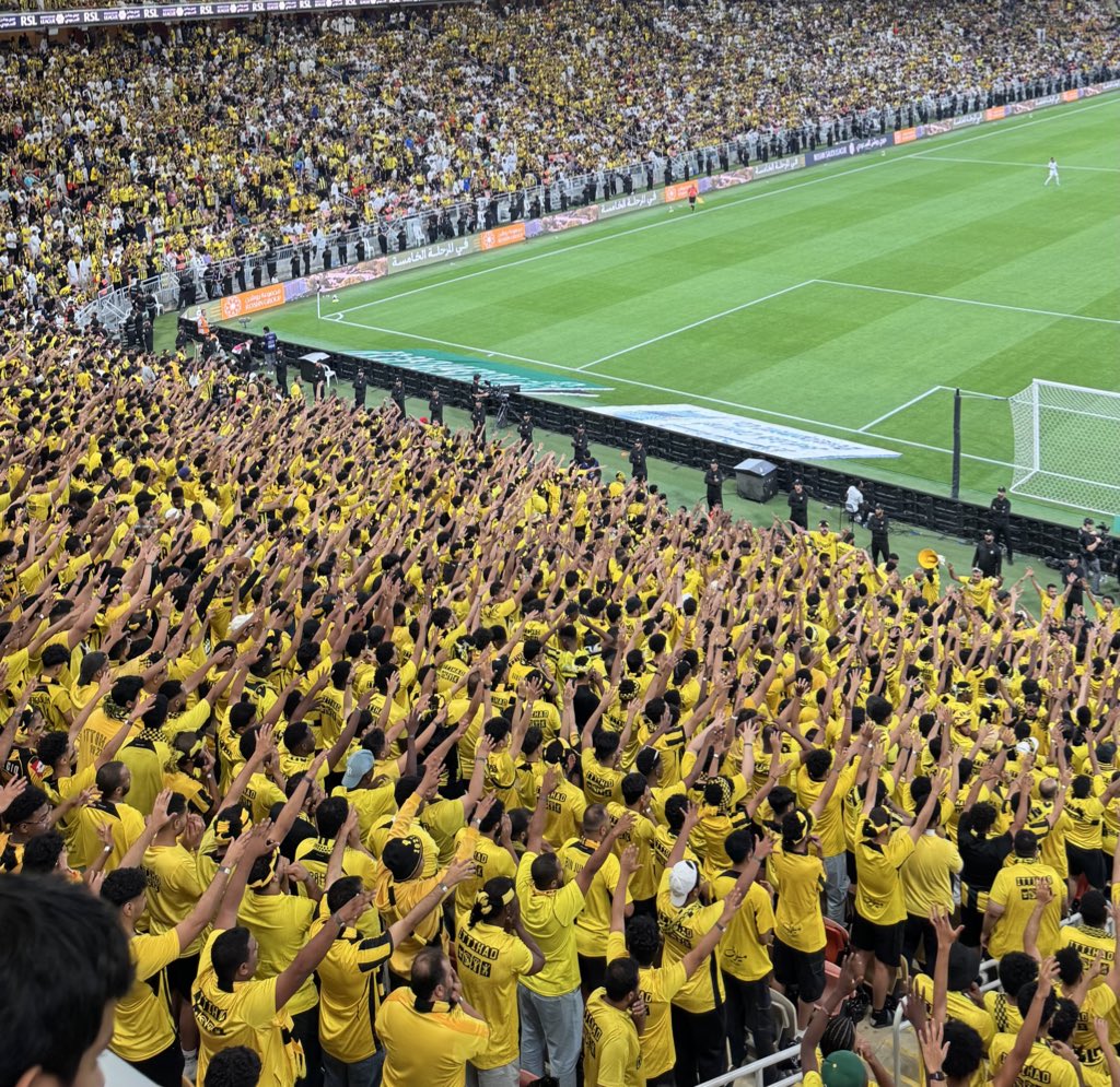 kn_11g's tweet image. 💛☝🏼.