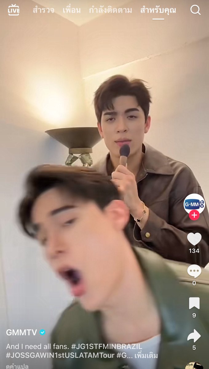 MP_rsm's tweet image. กวิน แม่ขอโทษ แม่ผิดเอง555+ ส่วนพี่จอสเอาแปรงแต่งหน้ามาเป็นไมค์ คู่รักนักเพี้ยนๆนี่เอง

JOSSGAWIN IN BRAZIL
#JG1STFMINBRAZIL
#JOSSGAWIN1stUSLATAMTour