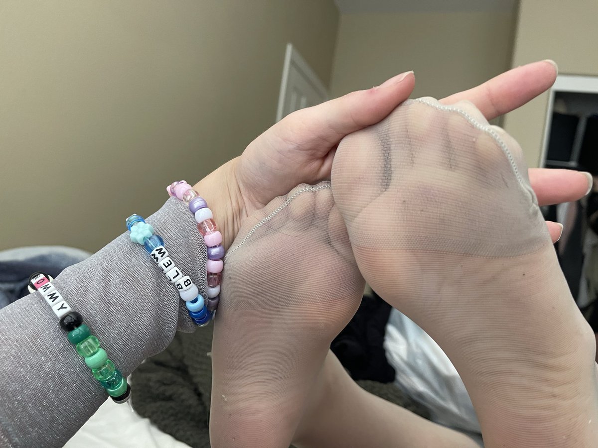 tinyfeeties's tweet image. 