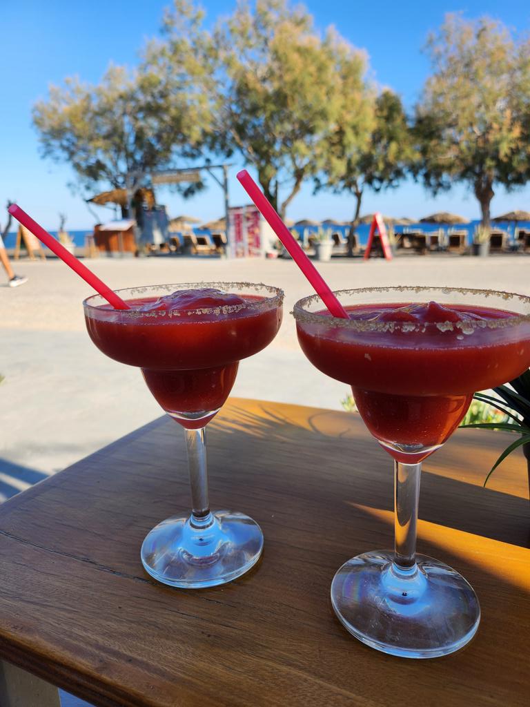 MrsToriMoz's tweet image. Not ready to go back to Autumn in the UK tomorrow 😭

#santorini 🇬🇷