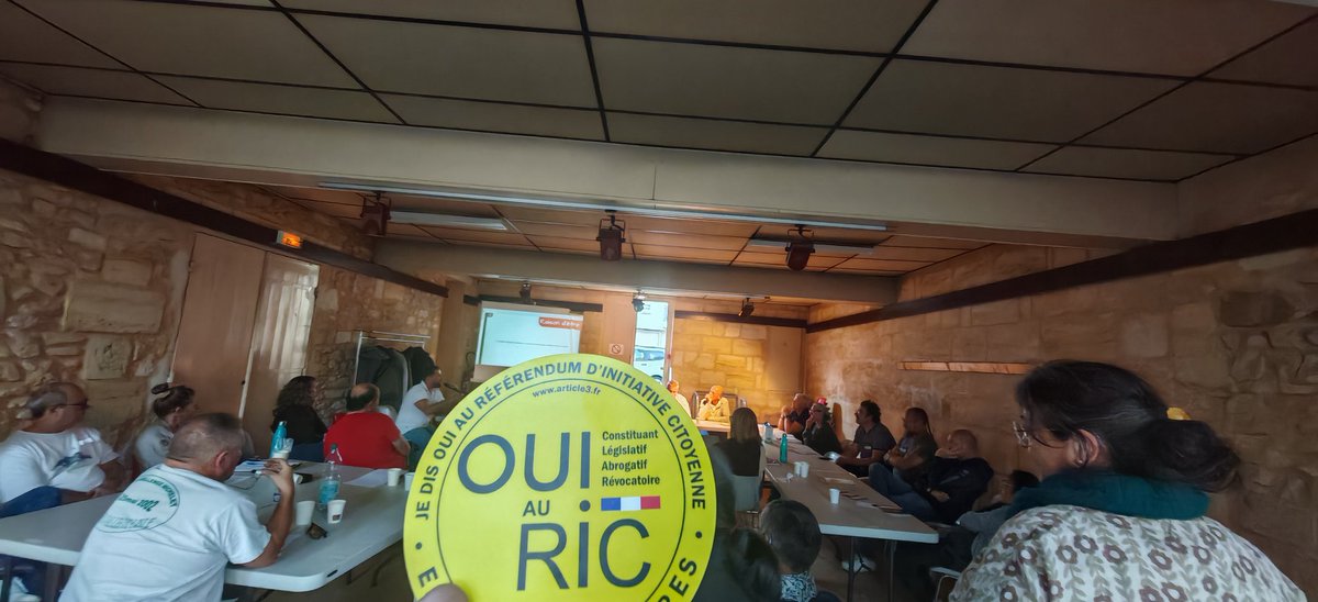 Ateliers constituants 🐝😎✊

Venez nous rencontrer pour faire des petits groupes dans la bonne humeur.

Aujourd'hui avec <a href="/Etienne_Chouard/">Étienne Chouard</a>
<a href="/BenoitKaiwoa/">Benoît Guarani Kaïwoà</a> x Emeriol 🫡