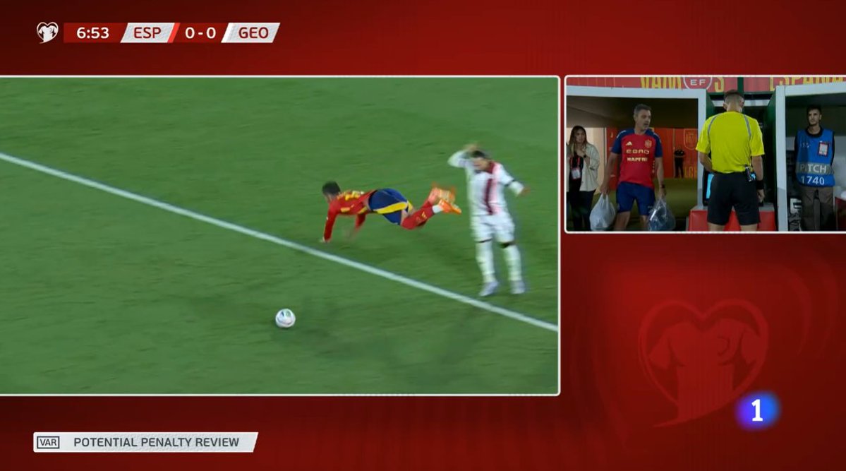 _ZonaDeportiva_'s tweet image. El árbitro dice que no hay ni falta ni penalti a Ferran Torres 🤣

#VamosEspaña | #CopaMundialFIFA | #EspañaGeorgia