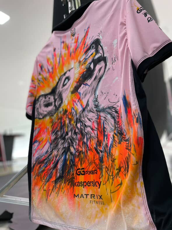 larababu's tweet photo. Outubro Rosa na @REDCanids!!!

Obrigada pela oportunidade de fazer minha arte e apoiar essa causa incrível. 

@frostylolx obrigada pra confiança de entregar essa camisa nas minhas mãos ❤️

@LTASul e @mariafogueta cobriram tudo! 

#gored https://t.co/uiebAY0q7a