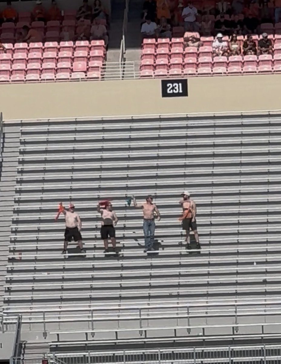 BarstoolBig12's tweet photo. Dudes rock. https://t.co/QKMCEzNWPq