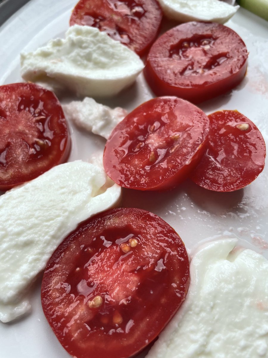 Look at these gorgeous tomatoes I bought today at a local Eastern European store. Lots of flesh and very few seeds taste heavenly. Made a great lunch with my sourdough
