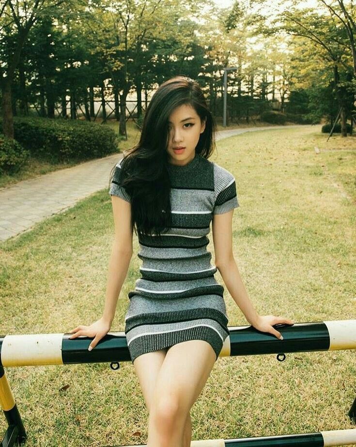 blinkbdz's tweet image. She looks like a baddie with black hair 🔥 nobody can erase hérstory