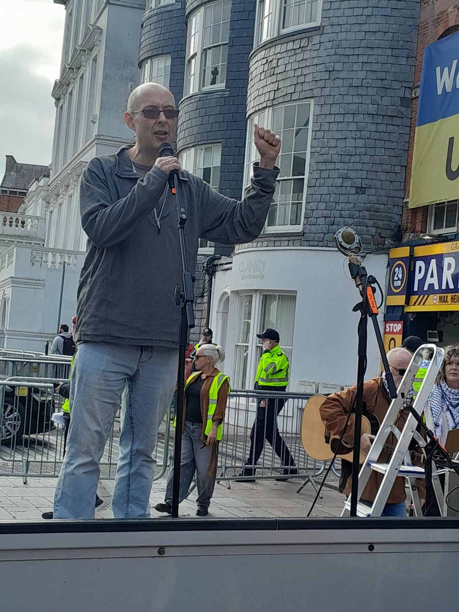 The far right in Cork had to re route their hate march due as they were greatly outnumbered by anti racists. Well done Cork.#notoracism #antifascist