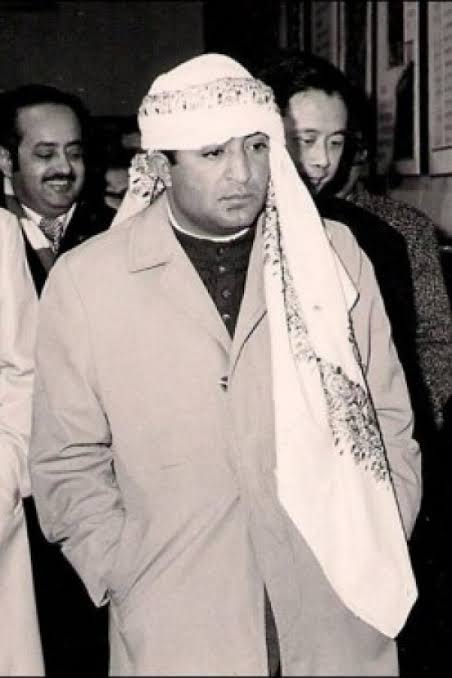 قولا وفعلا 
لم ترى الدنيا على ارضي 
وصيا 
كان حرا لا يخاف إلا الله
مؤمن تربى على يد أسرة مؤمنة 
وجله من المولى عز وجل 
كل ما يهمه حرية البلاد والعباد
وفي خدمتهم
#الشهيد_ابراهيم_الحمدي