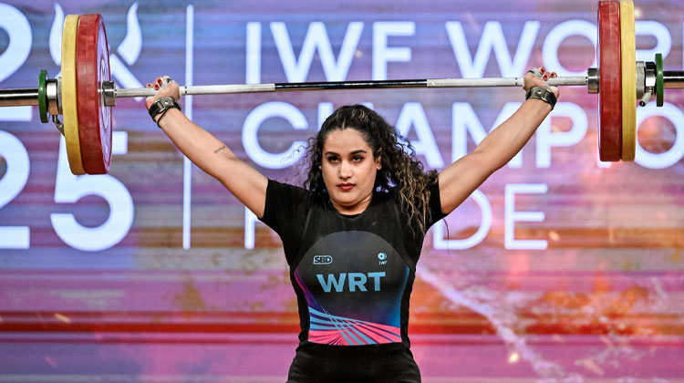 vandasport's tweet image. چرا #یکتا_جمالی پدیده 17 ساله از ایران رفت؟
 
زمانی که رئیس فدراسیون وقت با پرواز فرست کلاس سفر می رفت.
در اوج کمبود امکانات و شرایط سخت اردوهای #تیم_ملی دختران در اردوی #وزنه_برداری مجبور بودند برای حضور در جهانی یونان از خانه غذا بیاورند!
ادامه در ...
vandasport.com/4075/