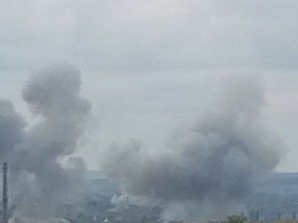 SU_57R's tweet image. 🇷🇺🇺🇦 This morning, multiple UMPK FABs struck the city of Kramatorsk. 

Second day in a row the city was hit. Reportedly an industrial area was targeted.
