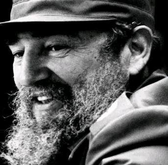 "Fácil es ser revolucionario en tiempos fáciles, lo que no resulta fácil es ser revolucionarios en tiempos difíciles".
#100AñosConFidel
#DePieYCombatiendo